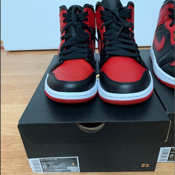 Air Jordan 1 Mid ‘Banned’